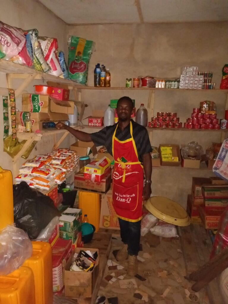 Monday in seinem ersten Shop